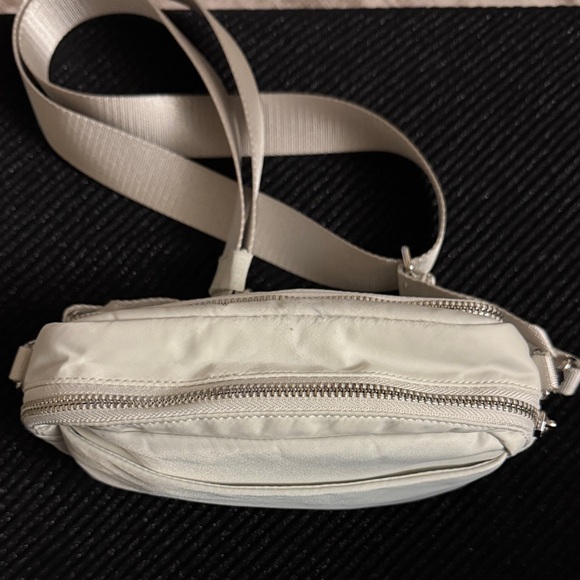 lululemon athletica Cream Crossbody Bag - Picture 4 of 14